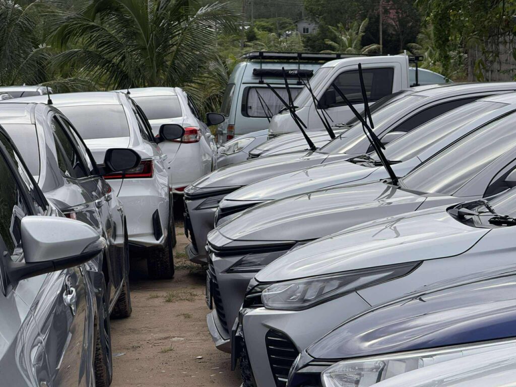"Ton Car Rent Phuket – บริการรถเช่าครบทุกรุ่น ทั้งรถยนต์เล็ก Yaris, Vios, Ativ, Attrage, รถครอบครัว 5–7 ที่นั่ง Avanza, Sienta, Veloz, รถ SUV Fortuner, MU-X, รถกระบะ Revo, Carry, รถไฟฟ้า Aion U และมอเตอร์ไซค์ Scoopy, Click, PCX, Vespa ราคาเริ่มต้น 150 บาท/วัน พร้อมบริการรับ–ส่งฟรีสนามบินภูเก็ต 24 ชั่วโมง"